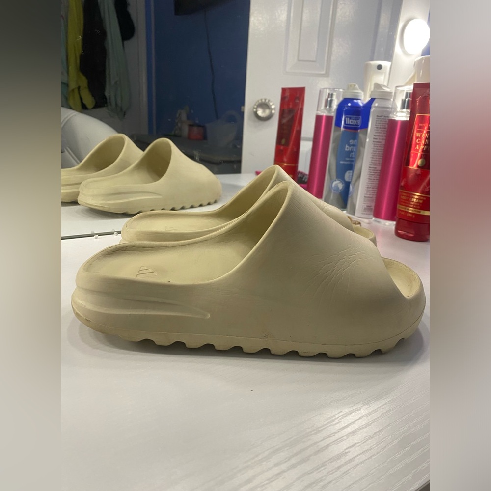 yeezy slides